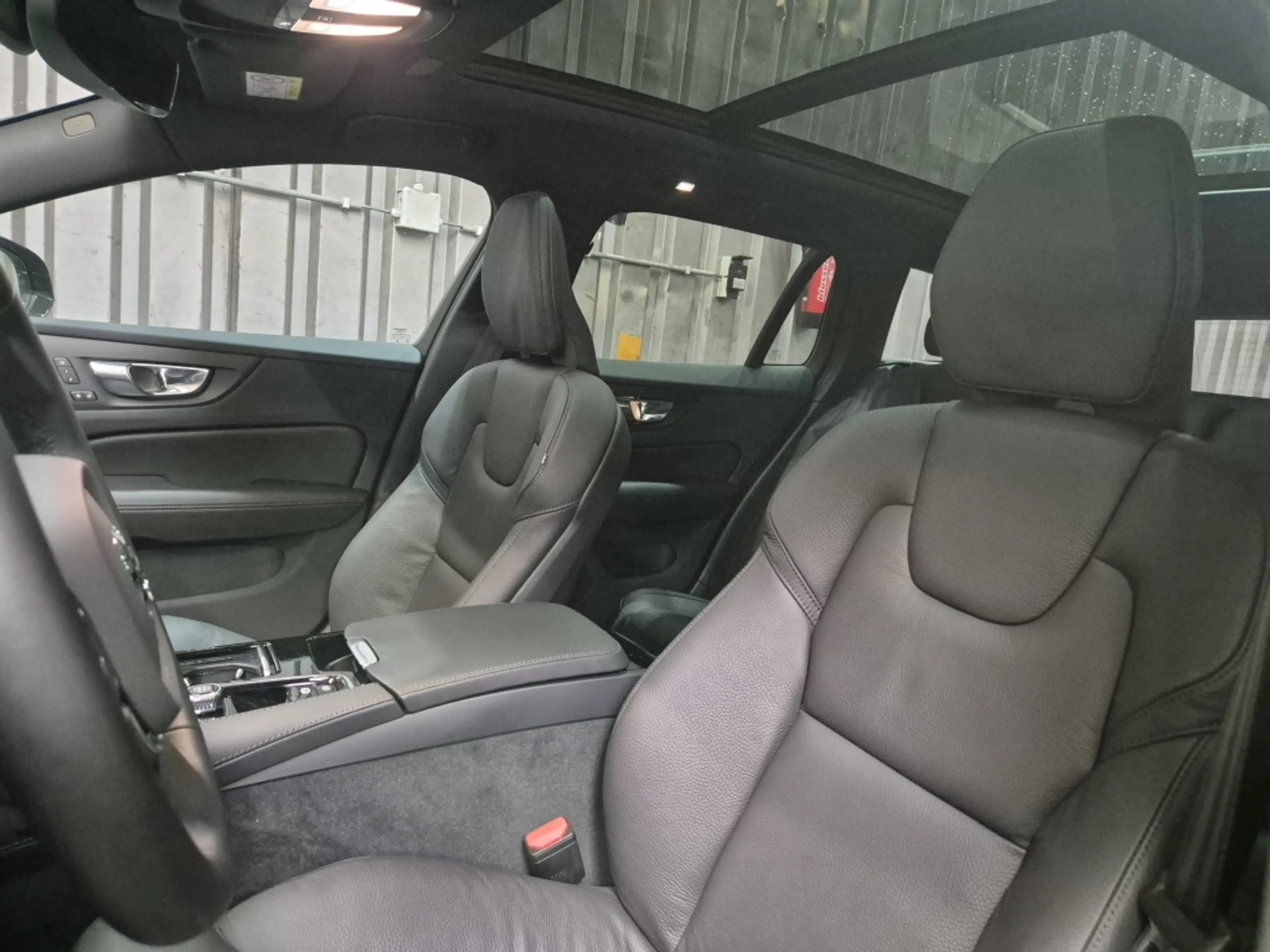 Volvo V60 T6 350PK AWD Plus Dark | Trekhaak | Leder | Schuif — photo 4