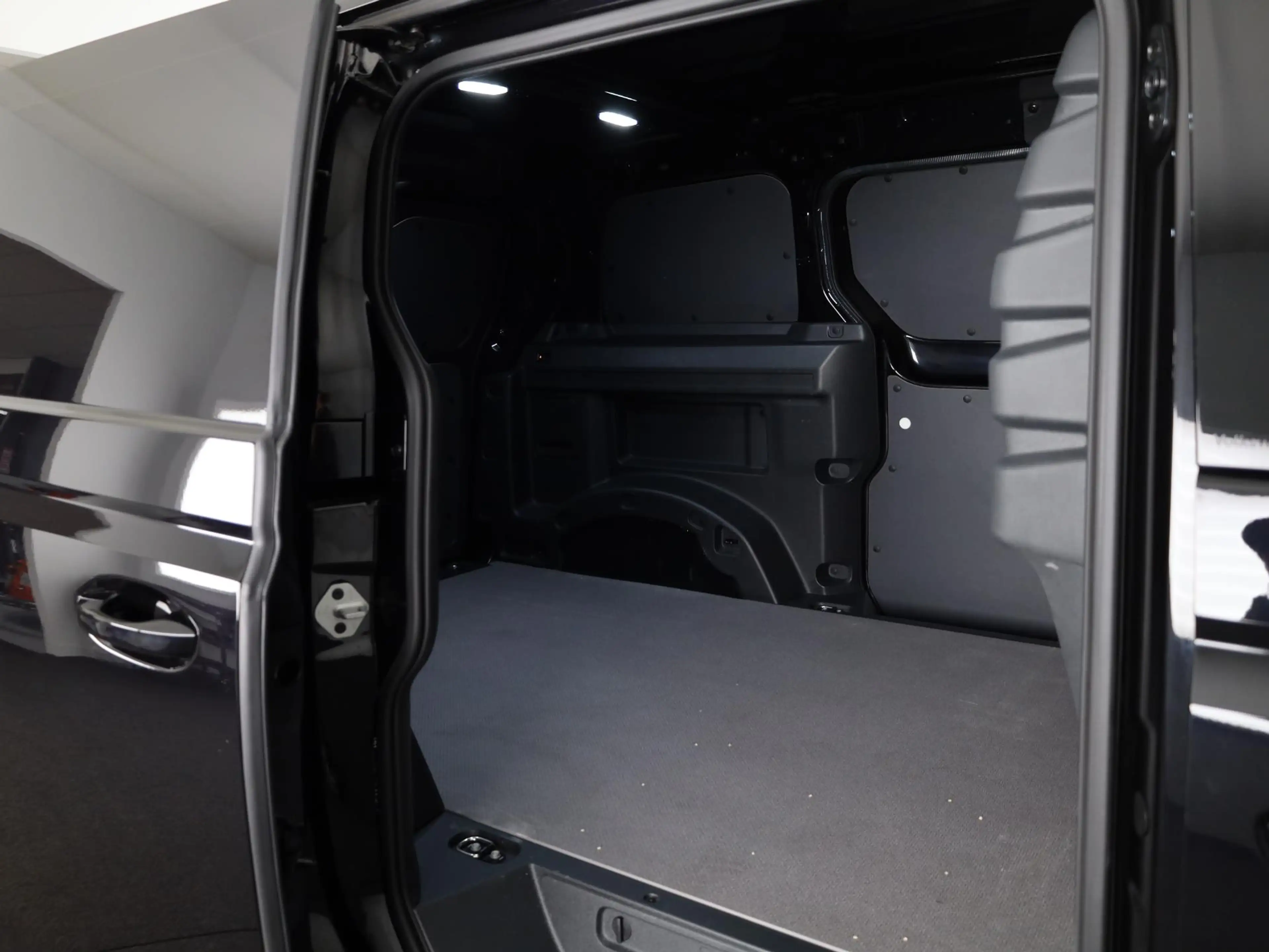 Volkswagen ID. Buzz Cargo Bulli edition 79 kWh 4MOTION | trekhaak | schuifde — photo 15