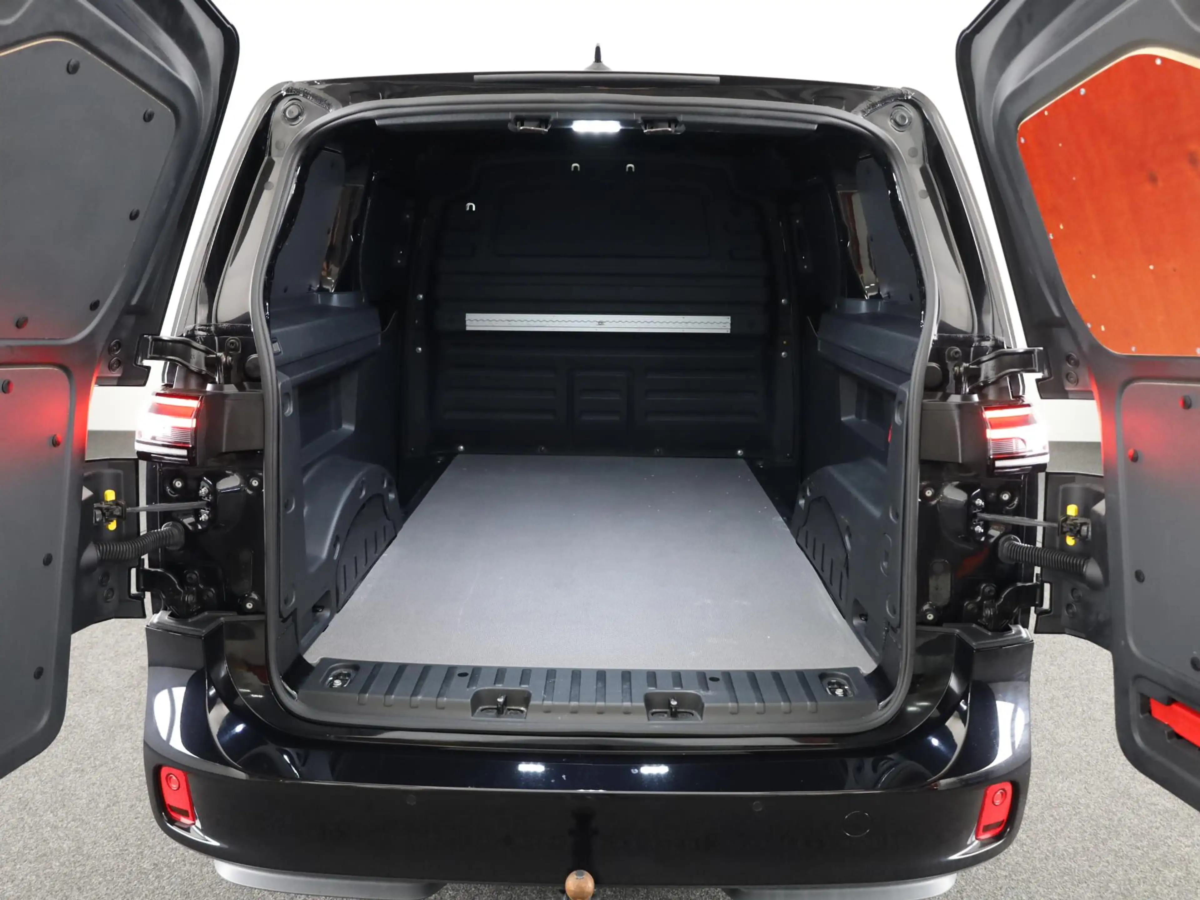 Volkswagen ID. Buzz Cargo Bulli edition 79 kWh 4MOTION | trekhaak | schuifde — photo 14