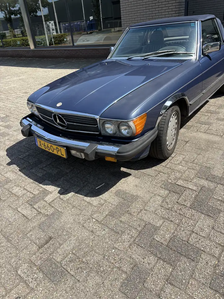 Mercedes-Benz SL 560, foto 1