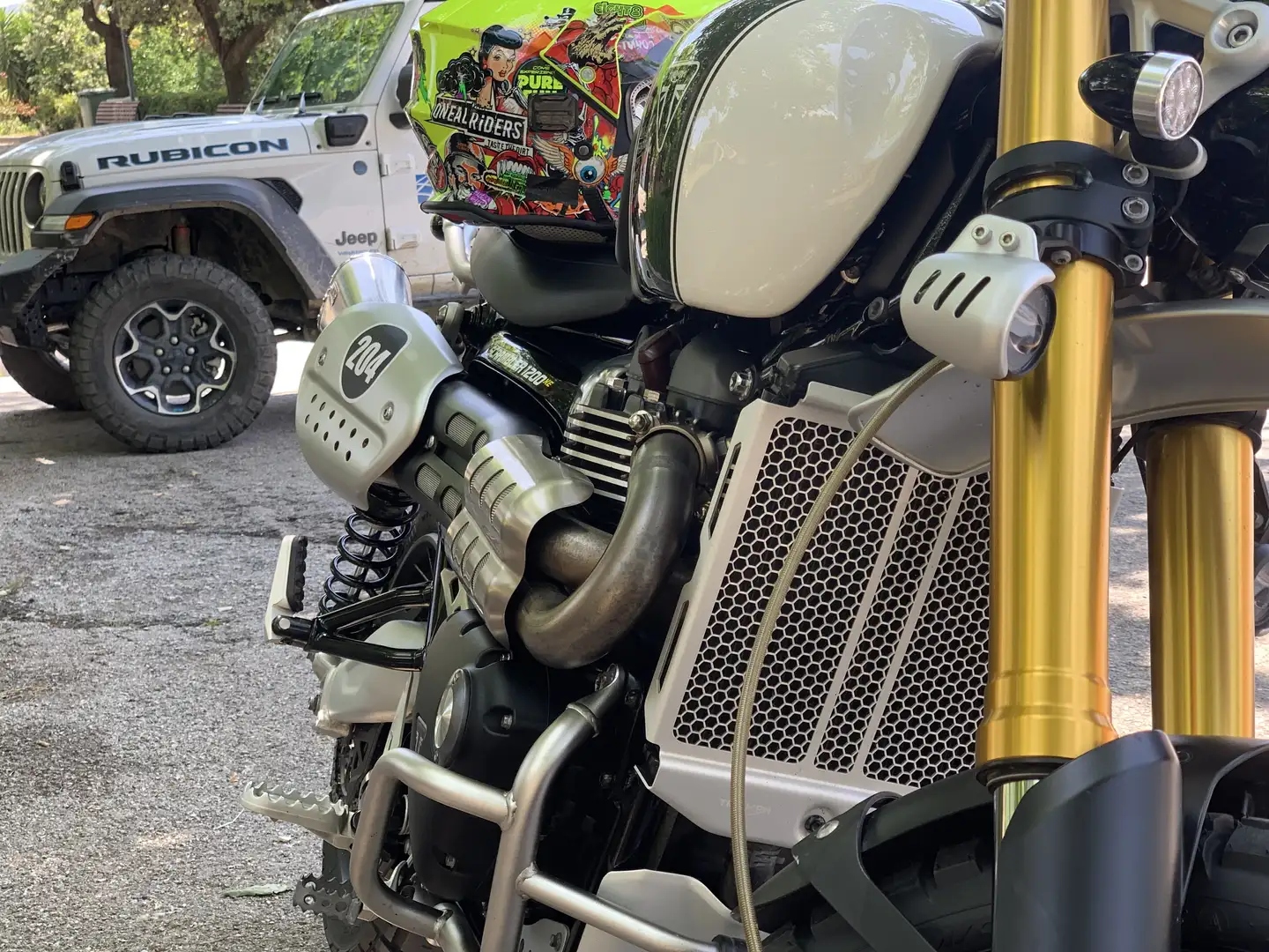 Triumph Scrambler 1200 XE showcase Bianco - 2
