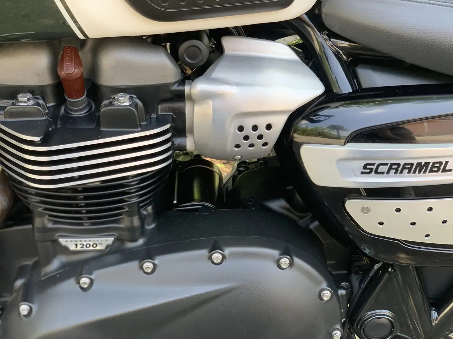 Triumph Scrambler 1200 XE showcase Bianco - 1