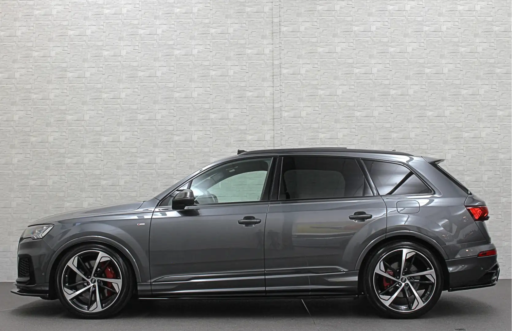 Audi Q7 60 462pk S Competition | Carbon Pack | 360 Camera Grijs - 2