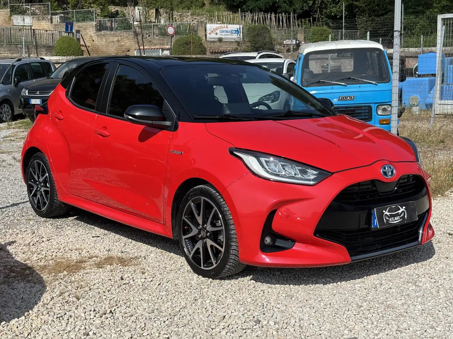 Toyota Yaris 1.5h Lounge Rot - 1