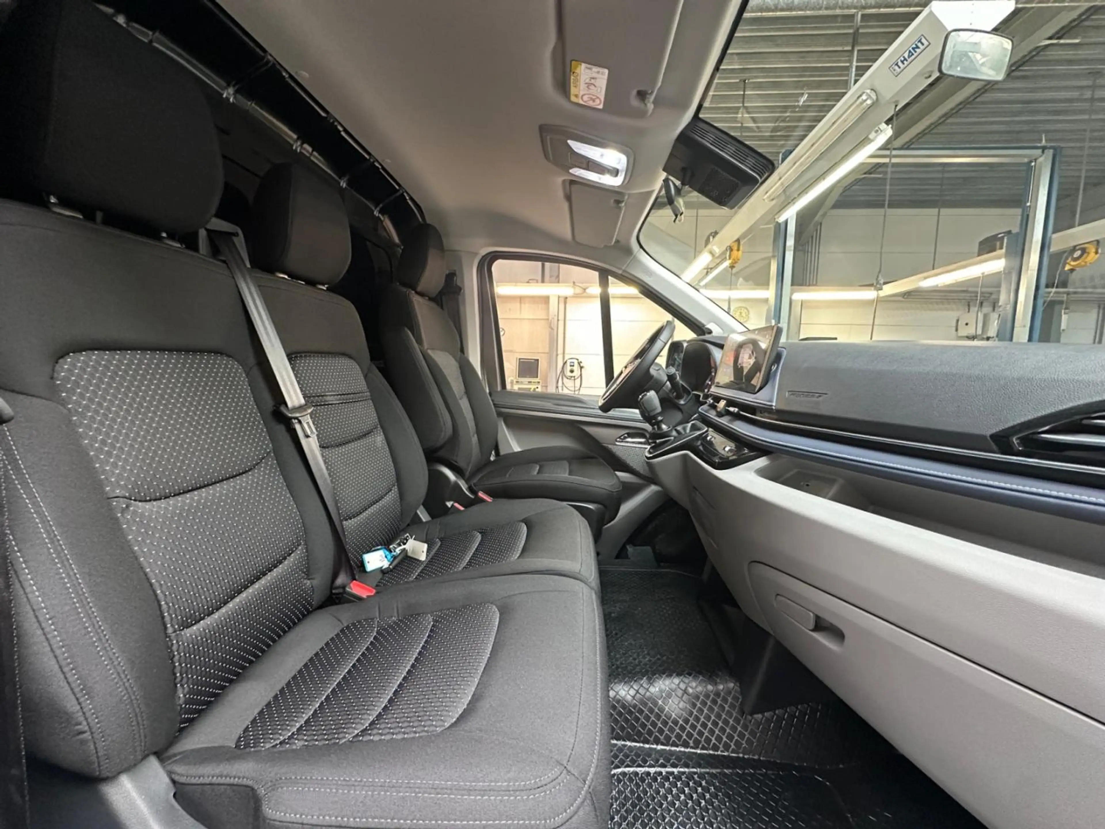 Maxus Deliver 7 L2H1 luxury — photo 9