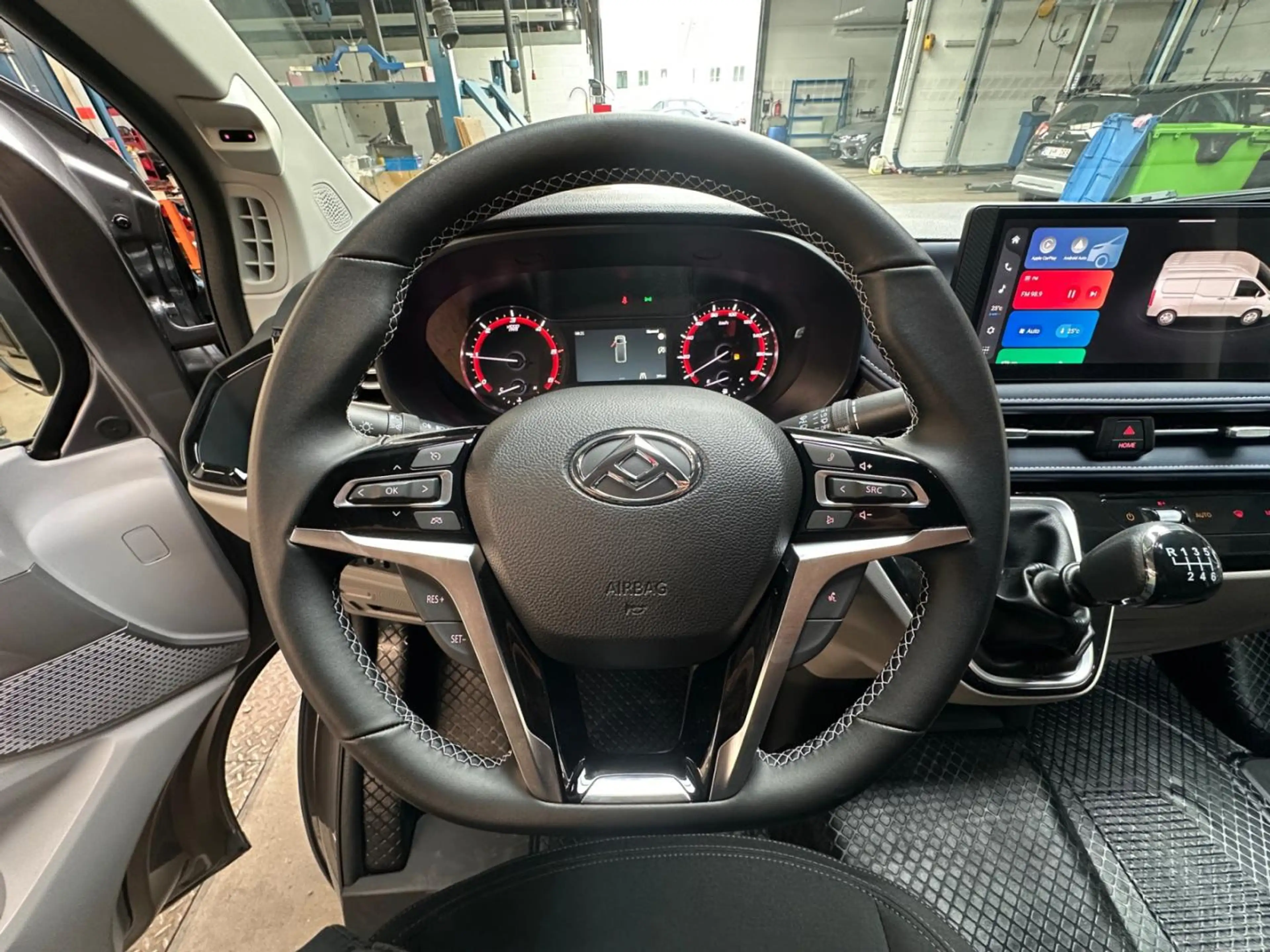Maxus Deliver 7 L2H1 luxury — photo 11