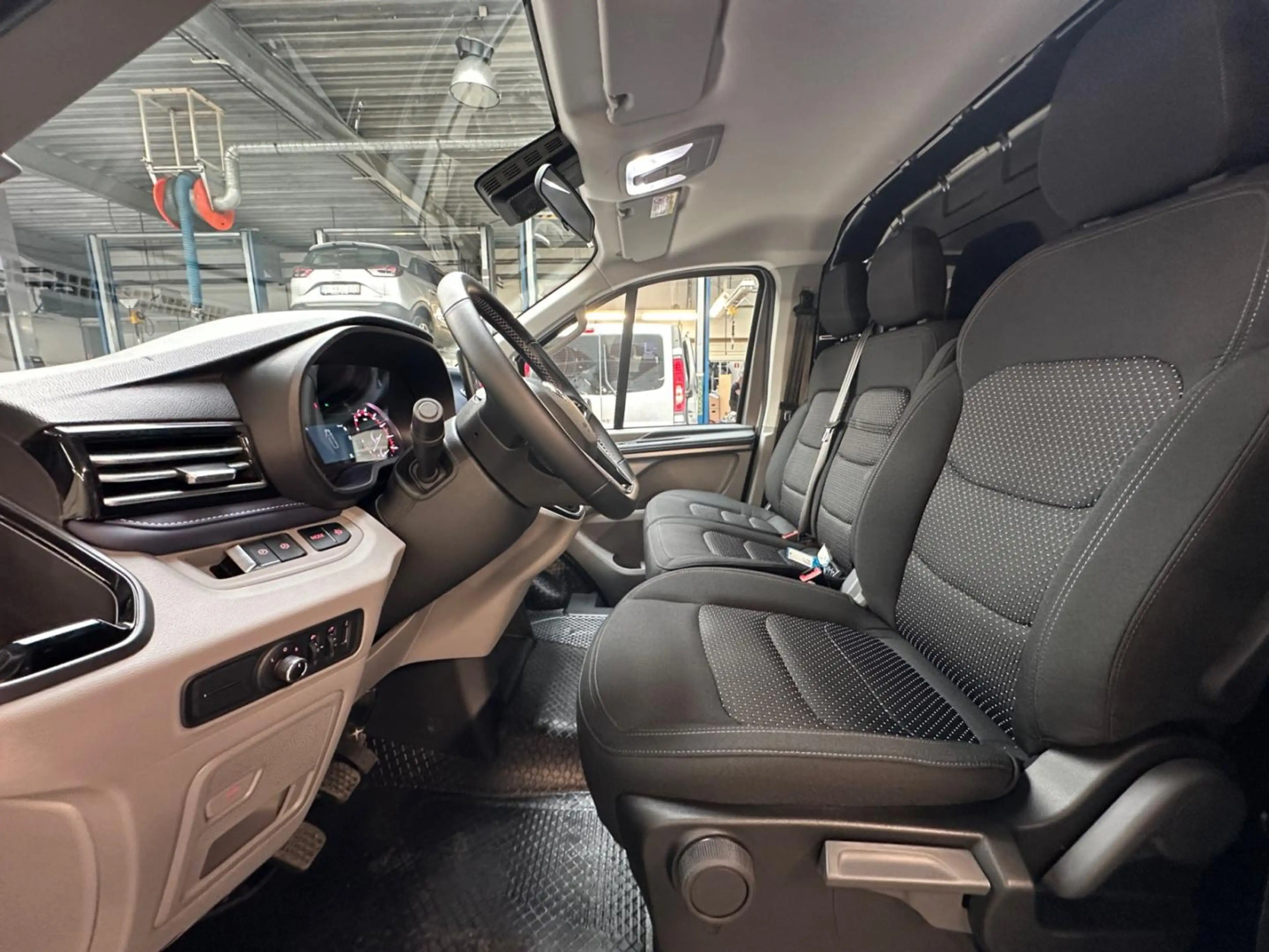 Maxus Deliver 7 L2H1 luxury — photo 7