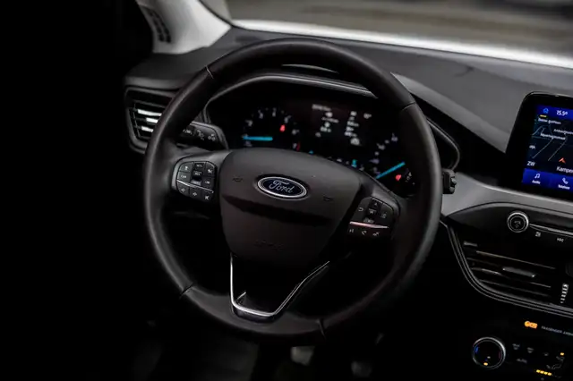 Ford Focus view 9