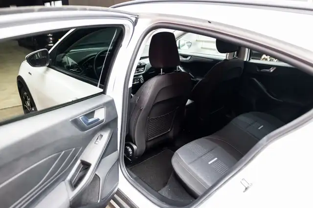 Ford Focus view 6