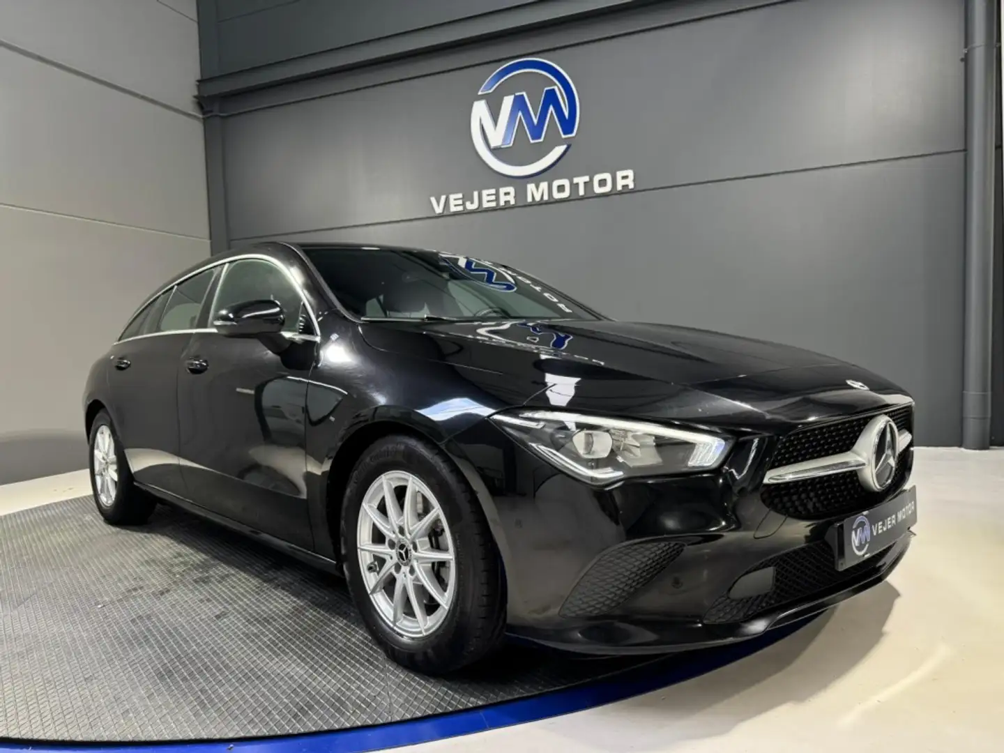 Mercedes-Benz CLA 180 d Business Line 7G-DCT Schwarz - 1
