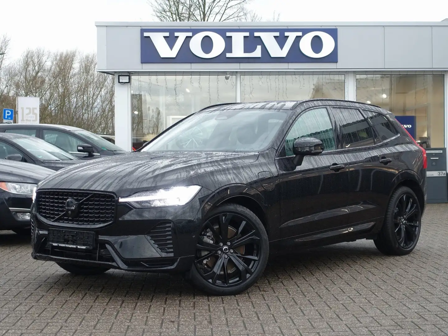 Volvo XC60 Black Edition Ultra T8 AWD/360°Cam/Four-C Schwarz - 1