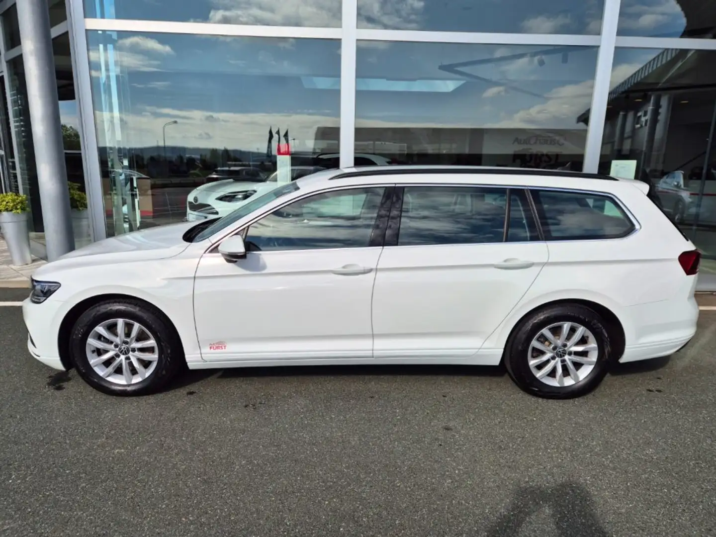 Volkswagen Passat Variant Business 2,0 SCR TDI DSG *8-Fach* Weiß - 2