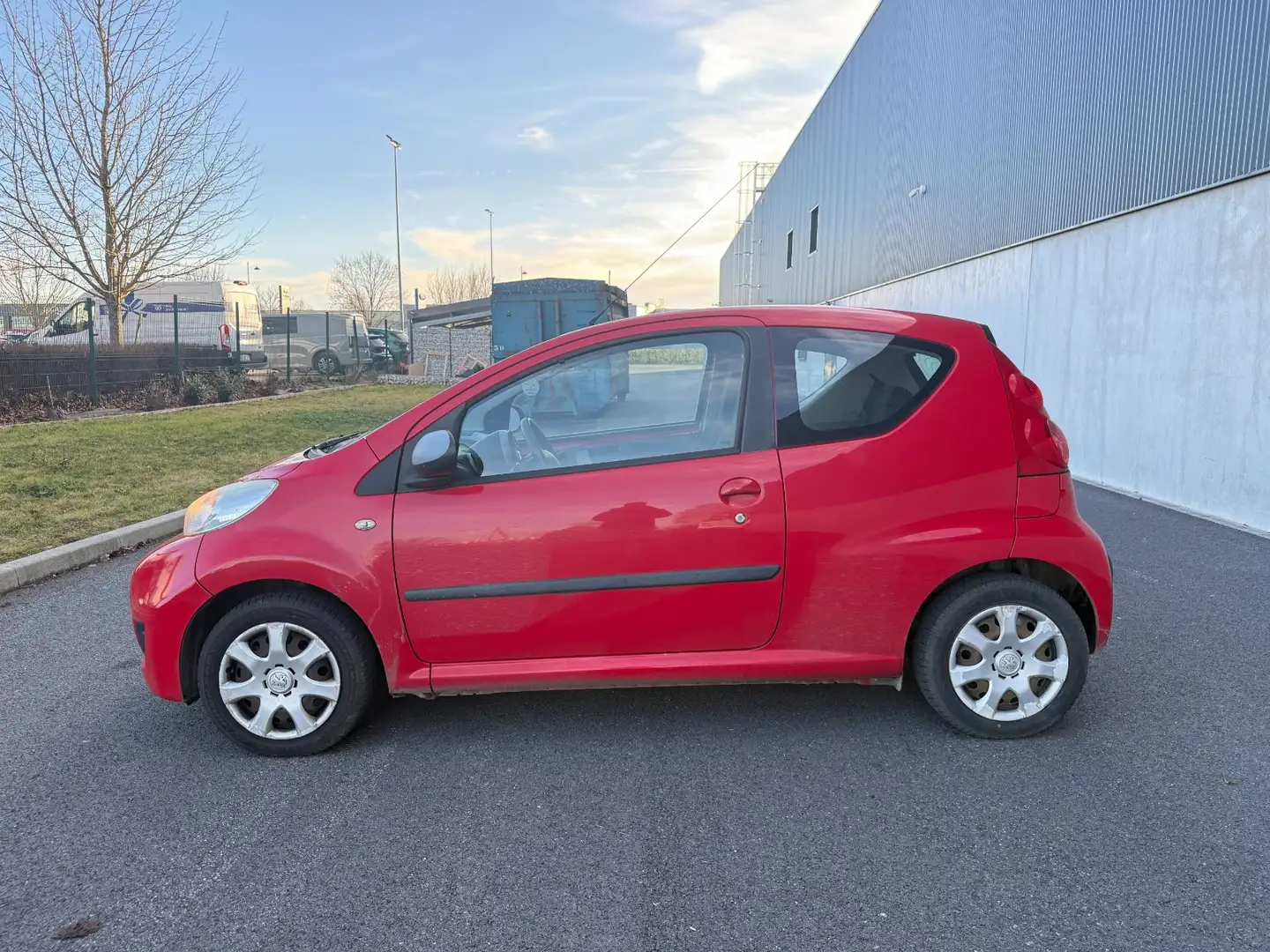 Peugeot 107 107 1.0e 12V 68ch BLUE LION Urban Rouge - 2