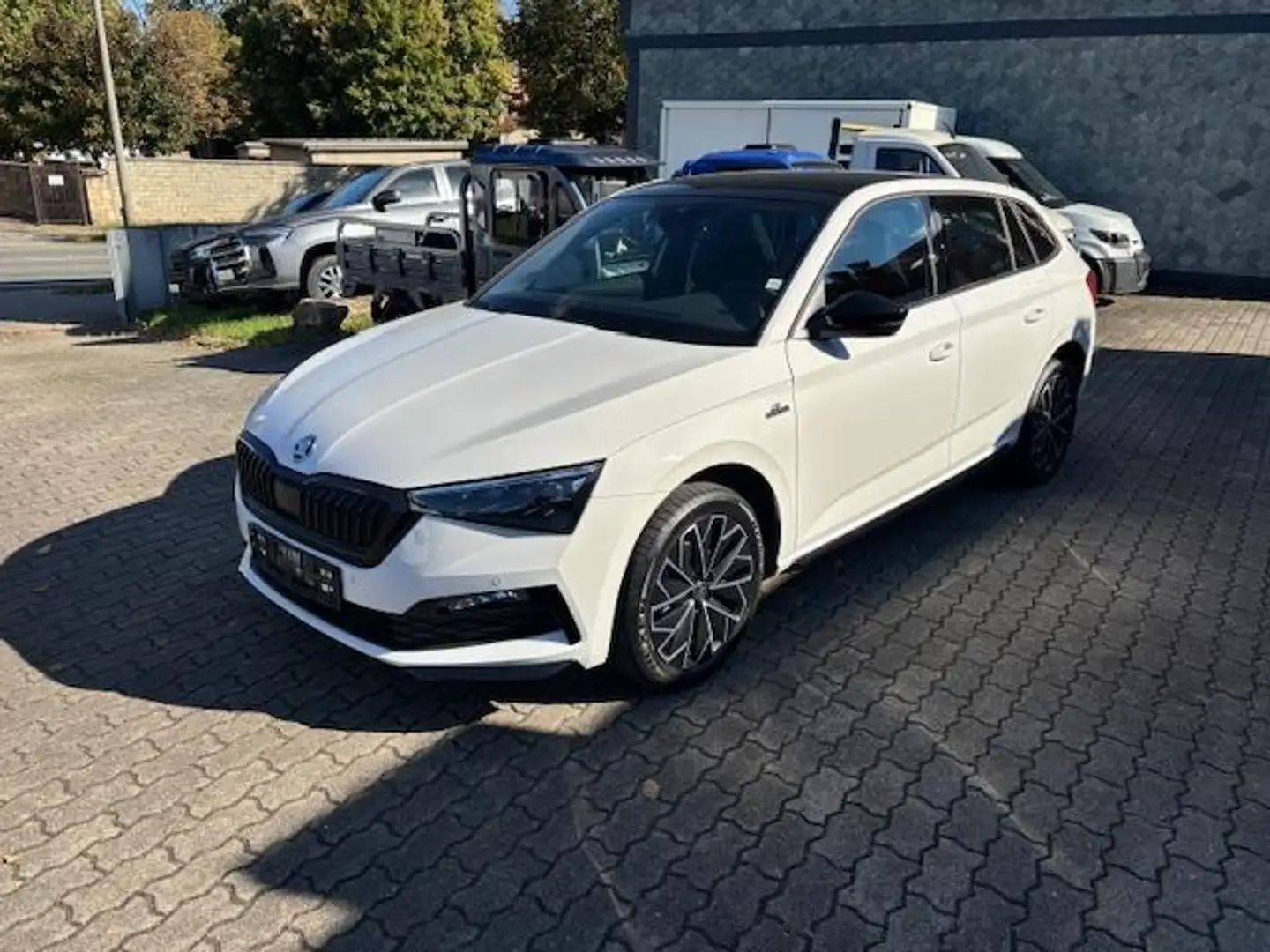 Skoda Scala 1.0 TSI MONTE CARLO+PANORAMA+GARANTIE10/28 Weiß - 2