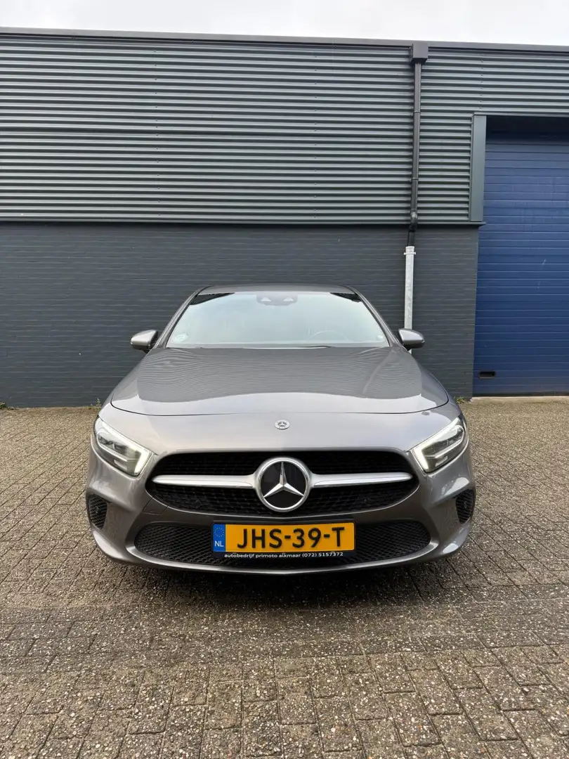 Mercedes-Benz A 250 4MATIC Premium Plus Grau - 2