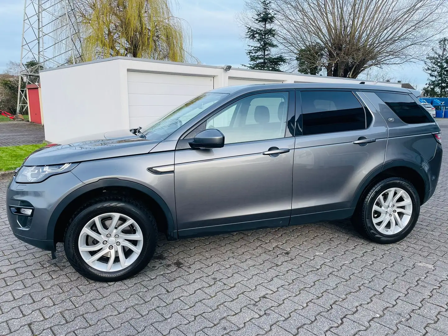Land Rover Discovery Sport Discovery Sport TD4 Aut. SE Grau - 1