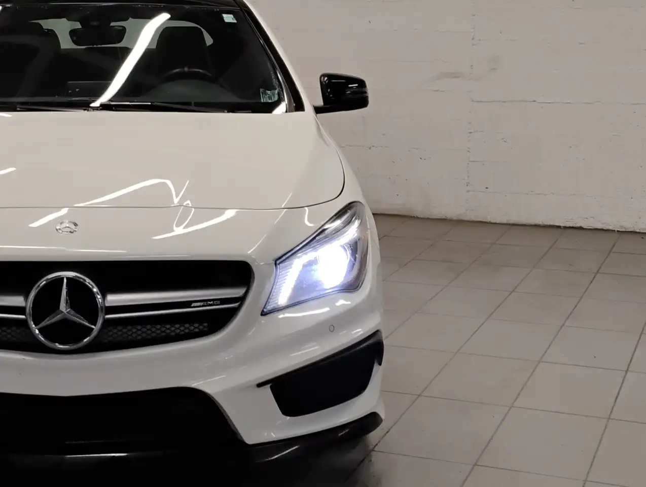 Mercedes-Benz CLA снимка Mercedes-Benz CLA