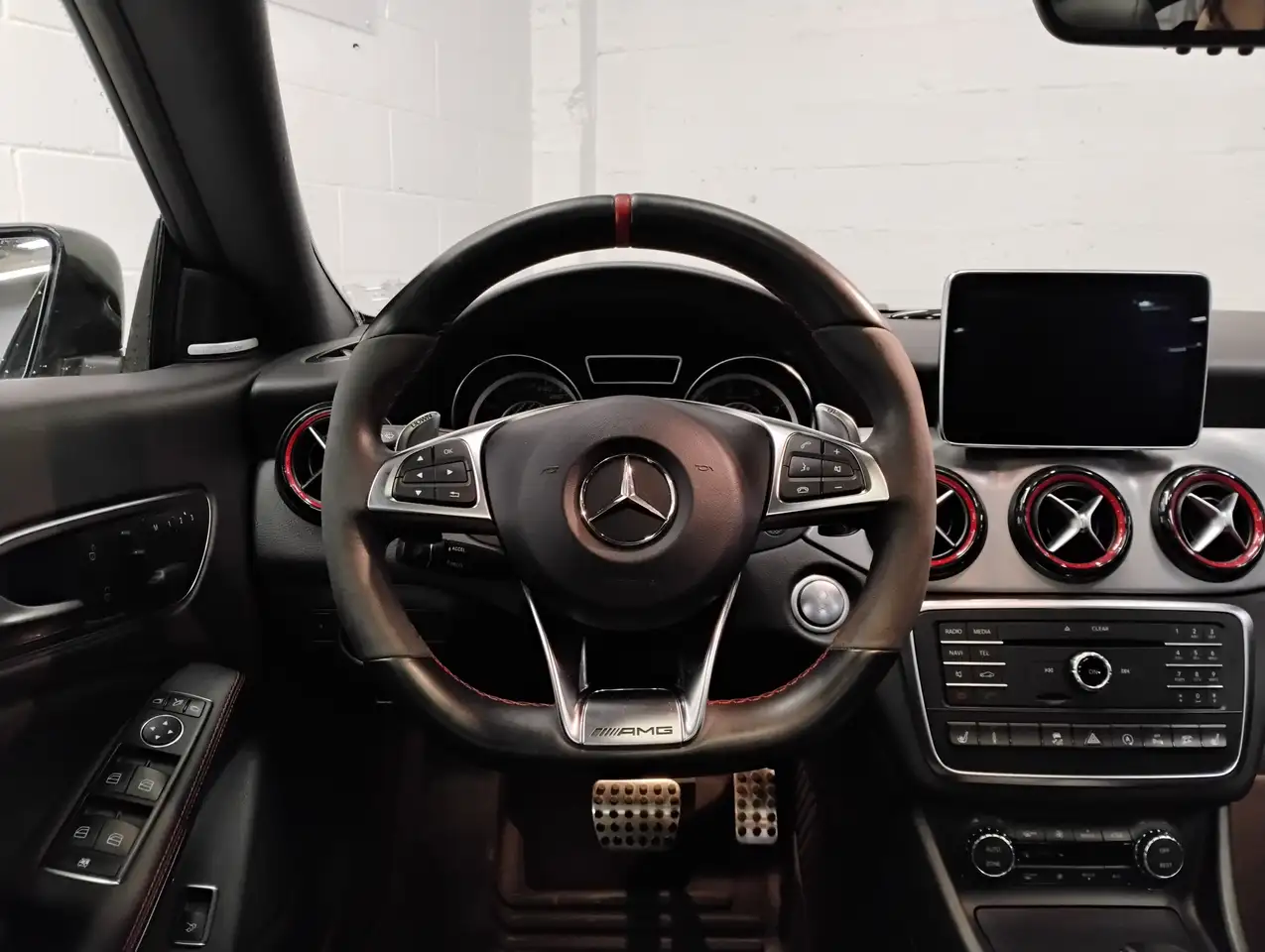 Mercedes-Benz CLA снимка Mercedes-Benz CLA