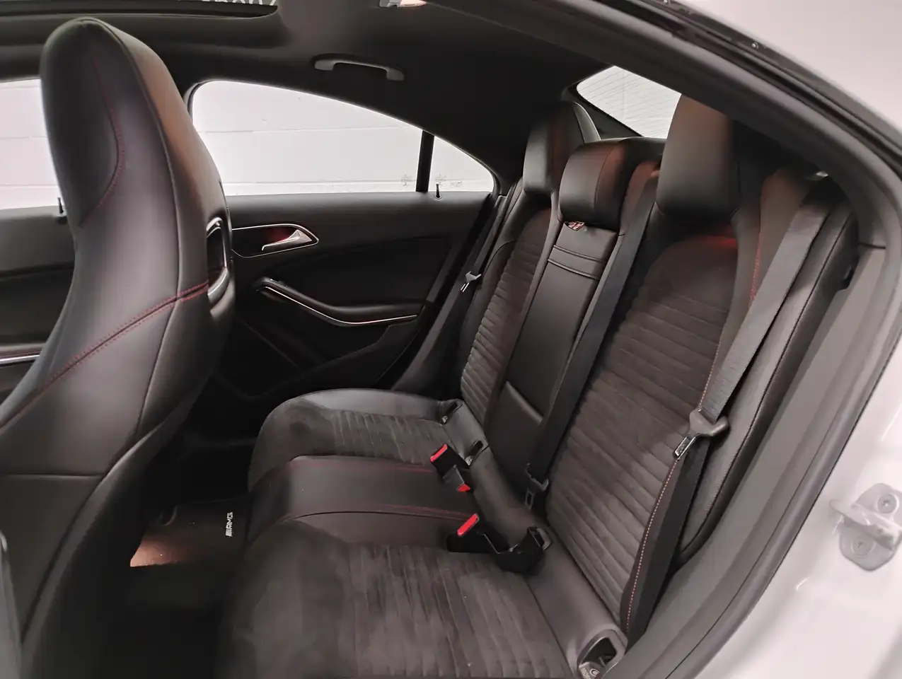 Mercedes-Benz CLA снимка Mercedes-Benz CLA