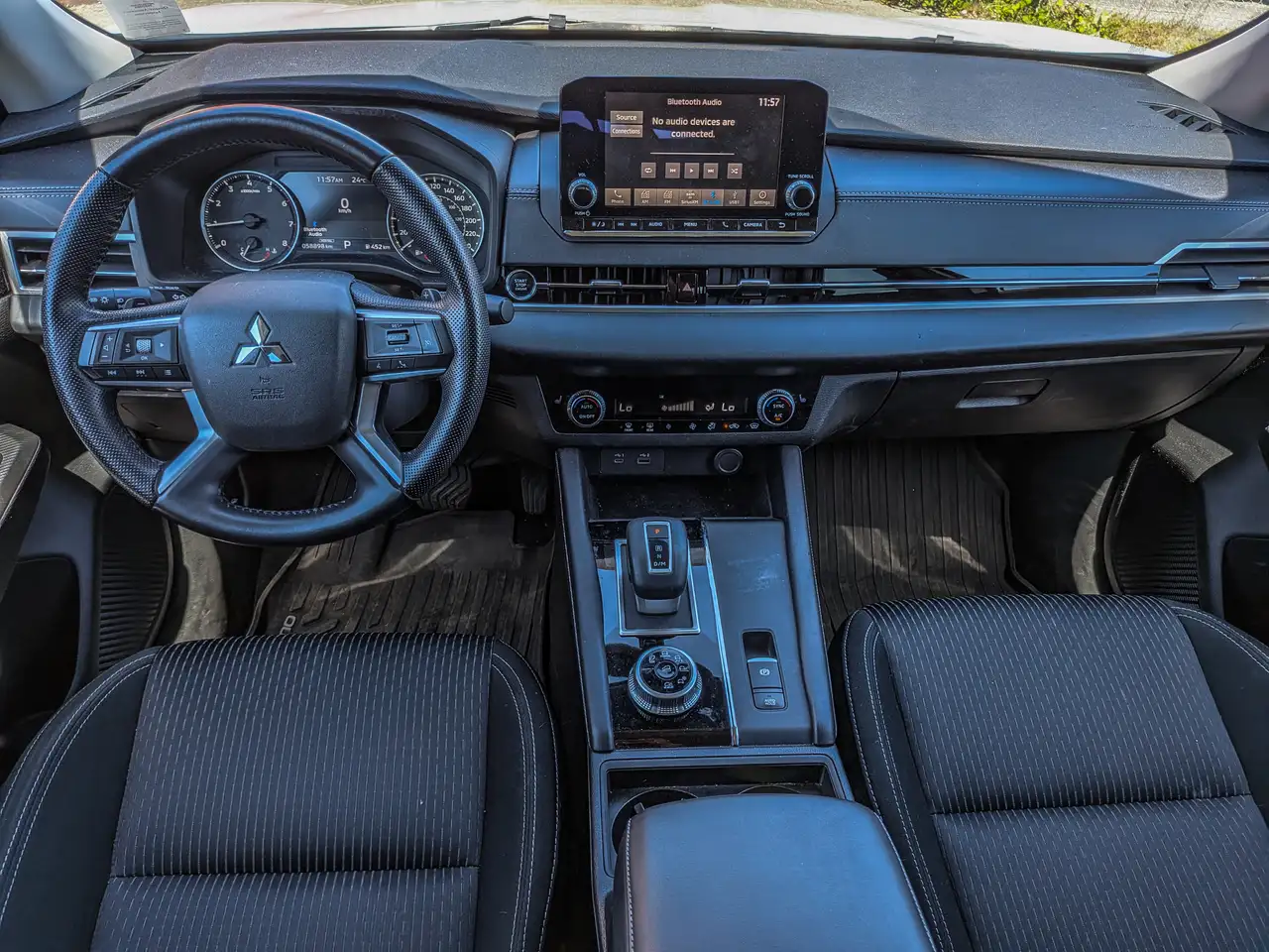 Mitsubishi Outlander снимка Mitsubishi Outlander