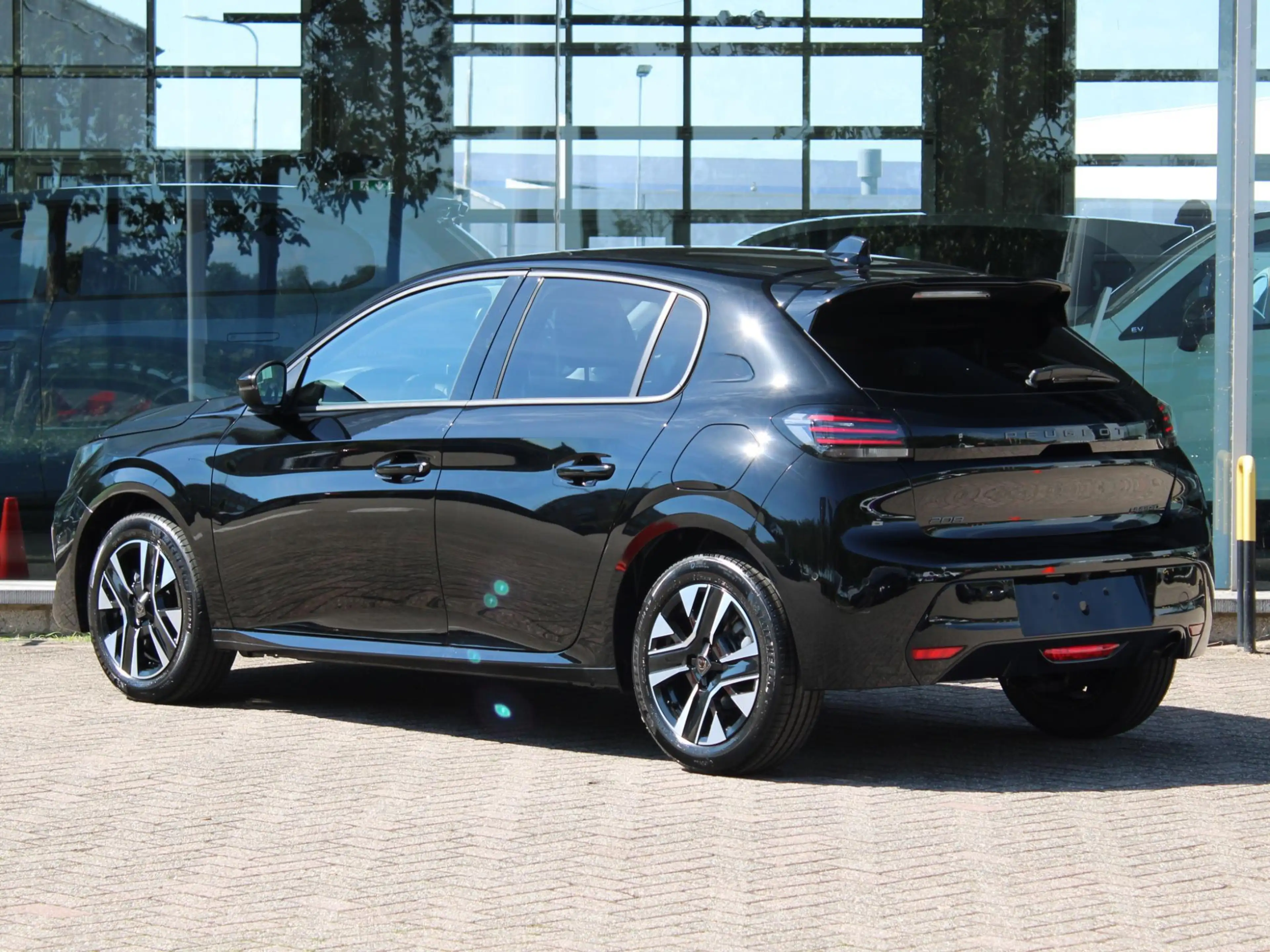Peugeot 208 1.2 PT 100 Allure VOORRAADKORTING — photo 3