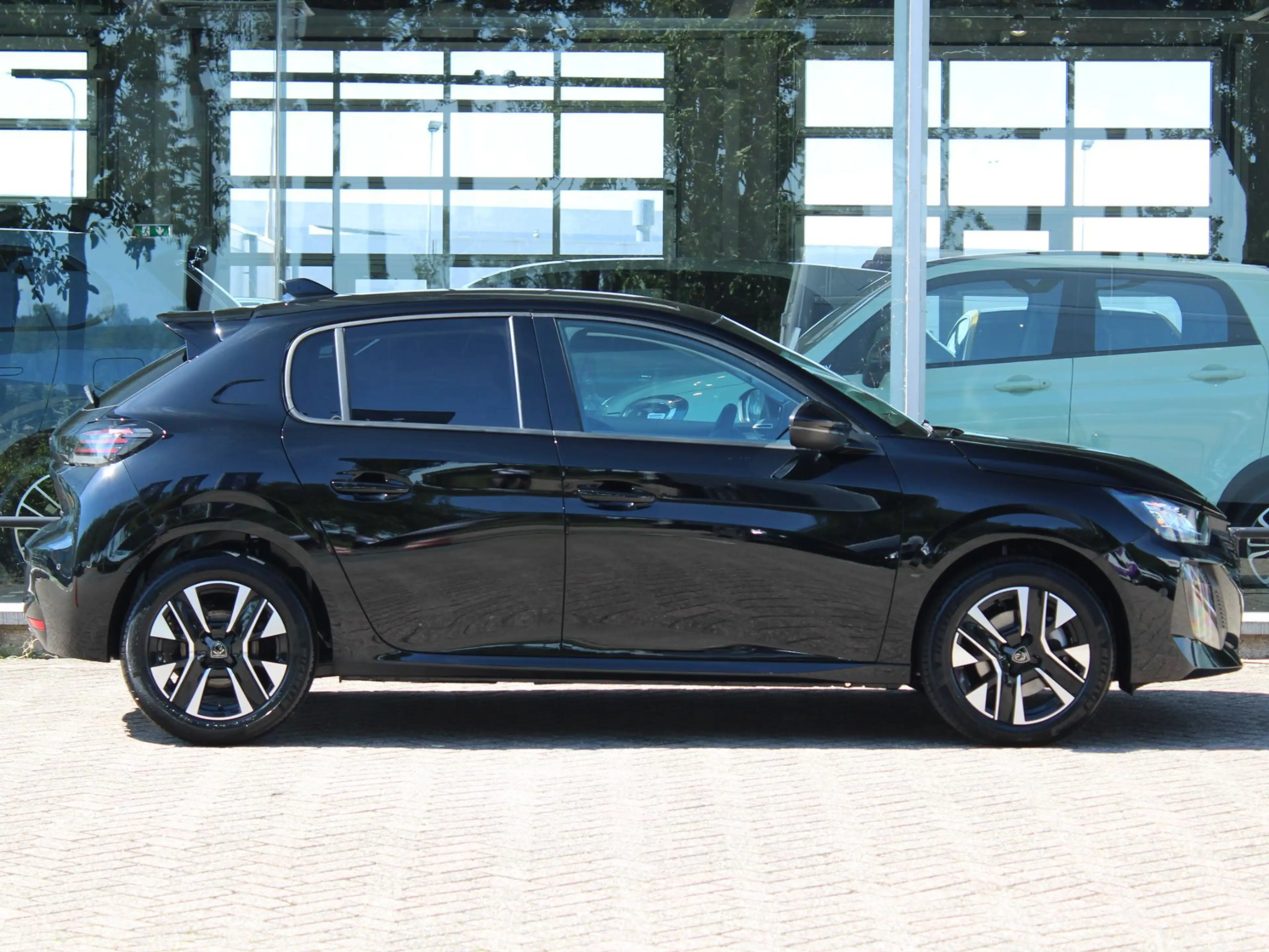 Peugeot 208 1.2 PT 100 Allure VOORRAADKORTING — photo 4