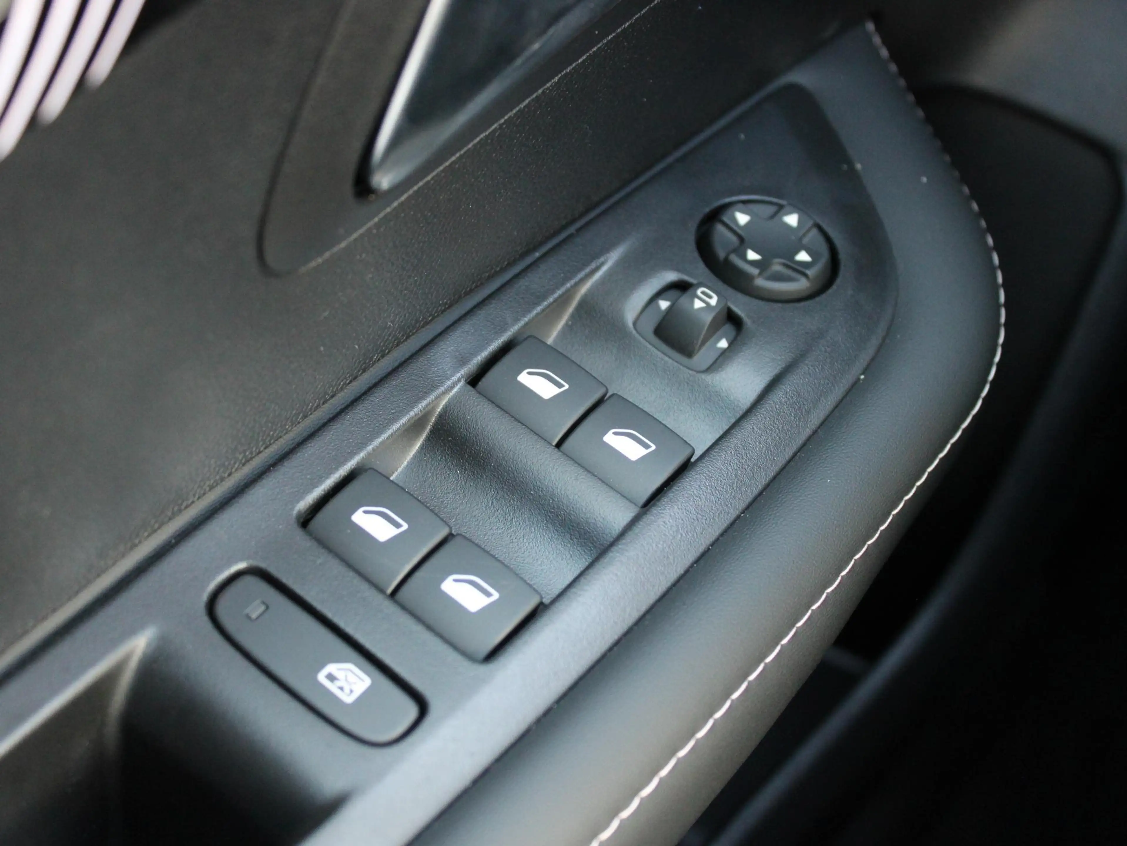 Peugeot 208 1.2 PT 100 Allure VOORRAADKORTING — photo 11