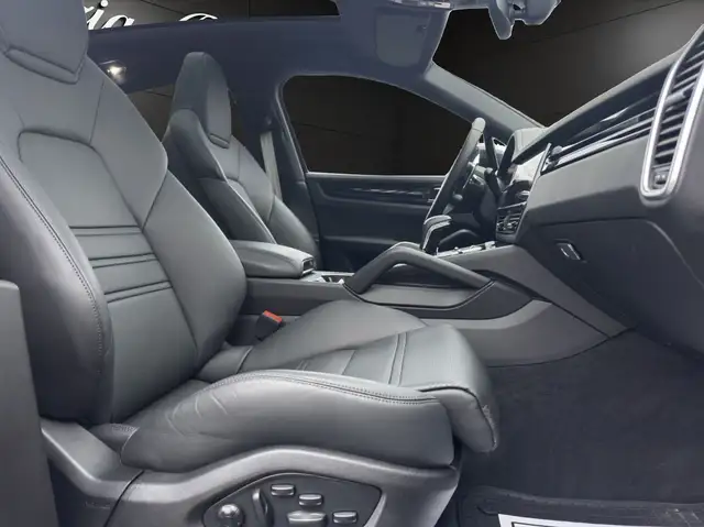 Porsche Cayenne view 14