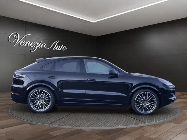 Porsche Cayenne view 12
