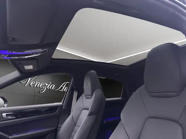 Porsche Cayenne view 15