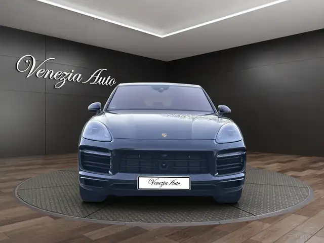 Porsche Cayenne view 2