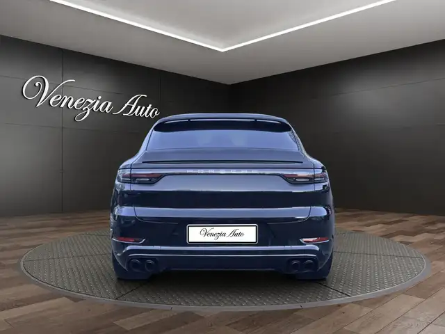 Porsche Cayenne view 5