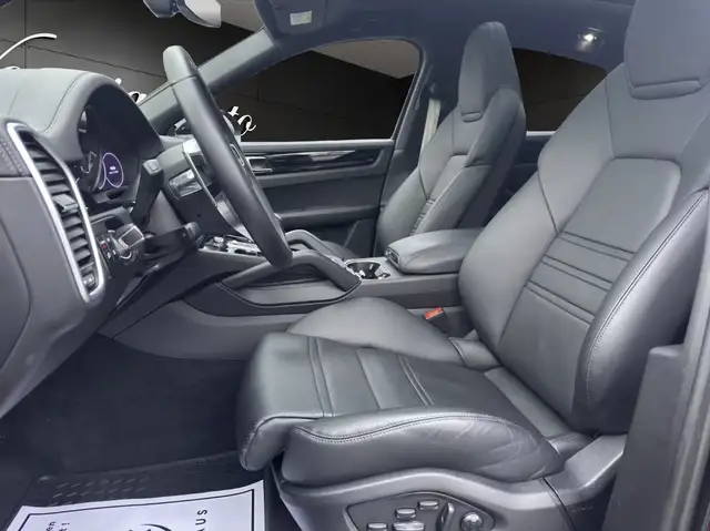 Porsche Cayenne view 6