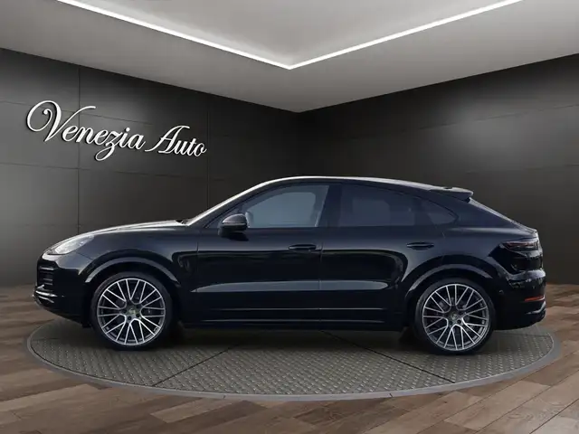 Porsche Cayenne view 3