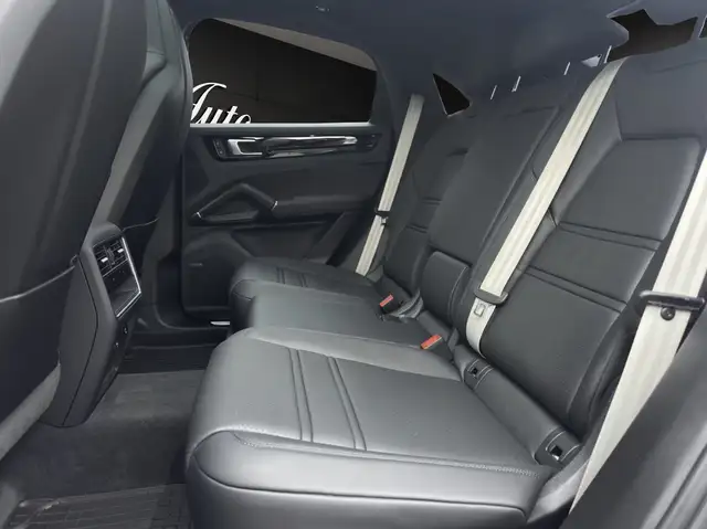 Porsche Cayenne view 8