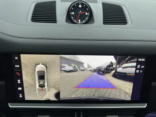 Porsche Cayenne view 10
