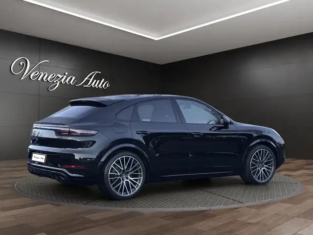 Porsche Cayenne view 4
