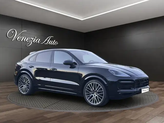 Porsche Cayenne view 13