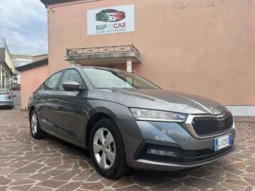 2.0 TDI EVO SCR Executive - BERLINA -