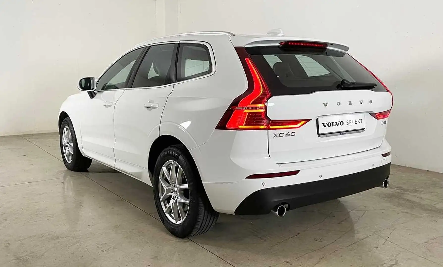 Volvo XC60 B4 Mild Hybrid (Diesel) AWD Business Plus Geartron Blanc - 2