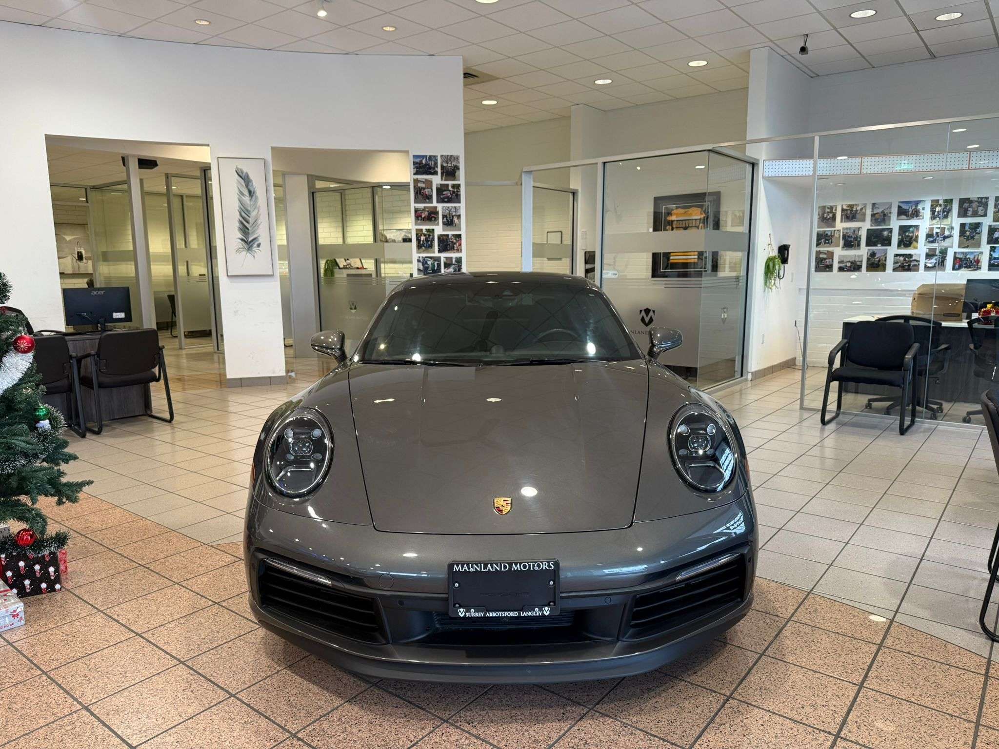 2024 Porsche 911 Carrera GTS — view 2