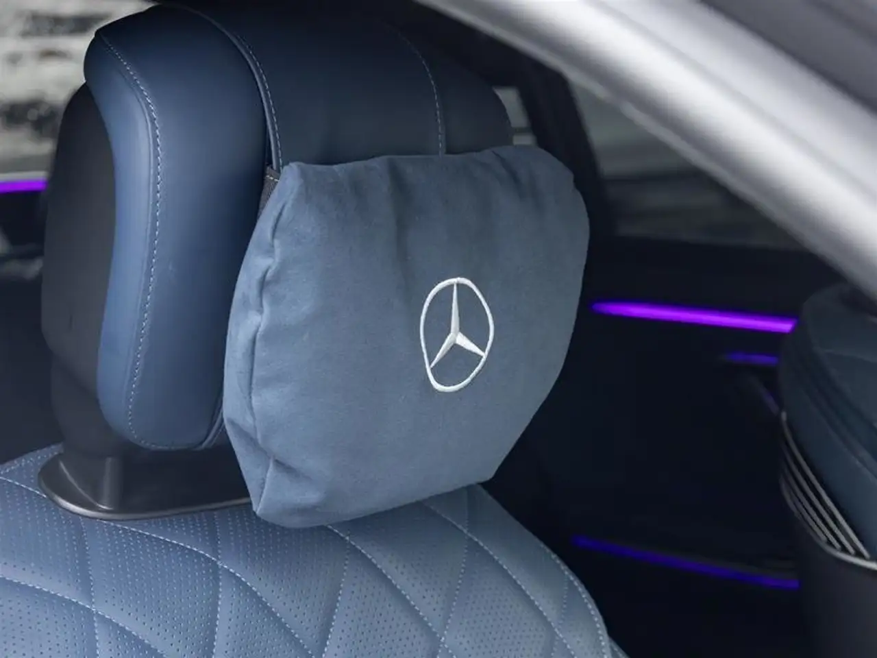 Mercedes-Benz S-Class снимка Mercedes-Benz S-Class