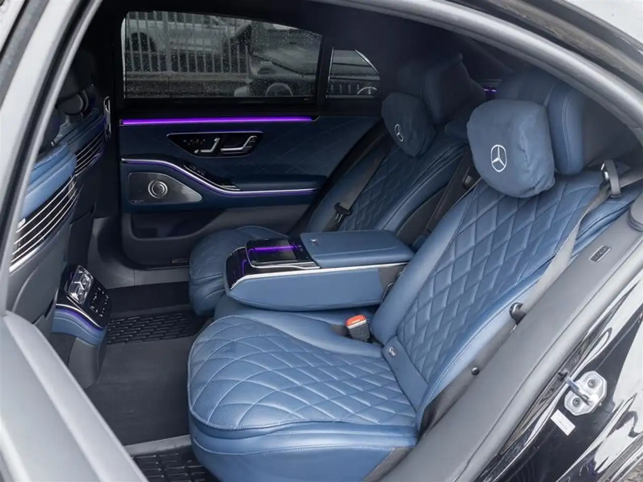Mercedes-Benz S-Class снимка Mercedes-Benz S-Class