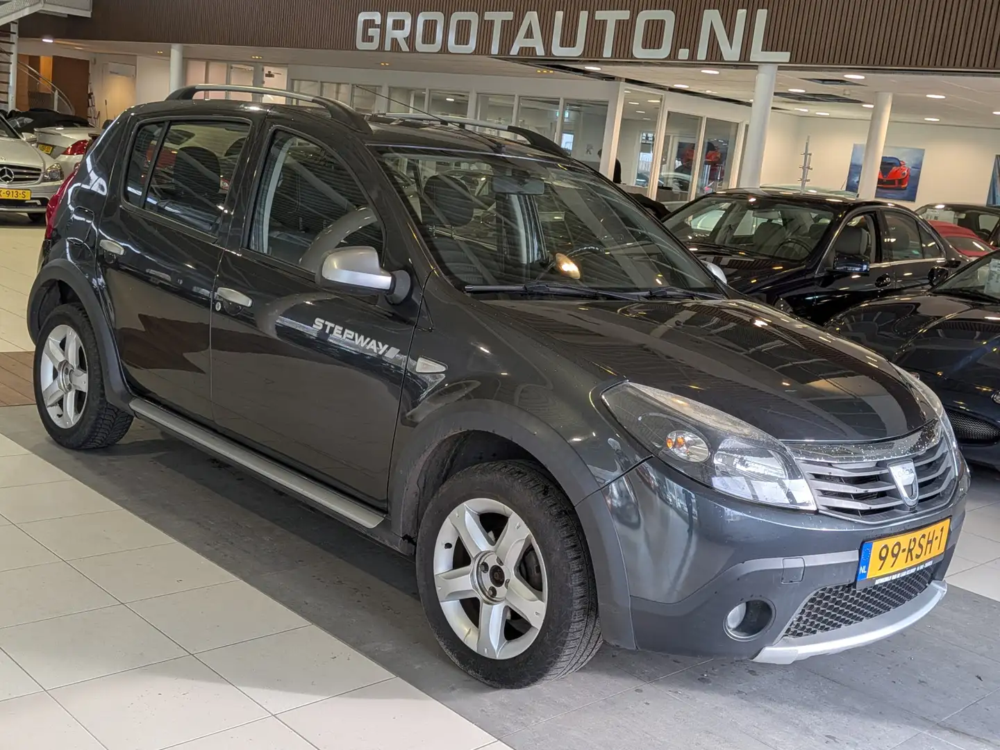 Dacia Sandero 1.6 Stepway LPG NAP, Airco, Trekhaak, Stuurbekrach Grijs - 1