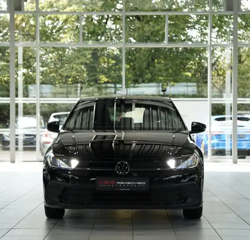 Volkswagen Polo view 3