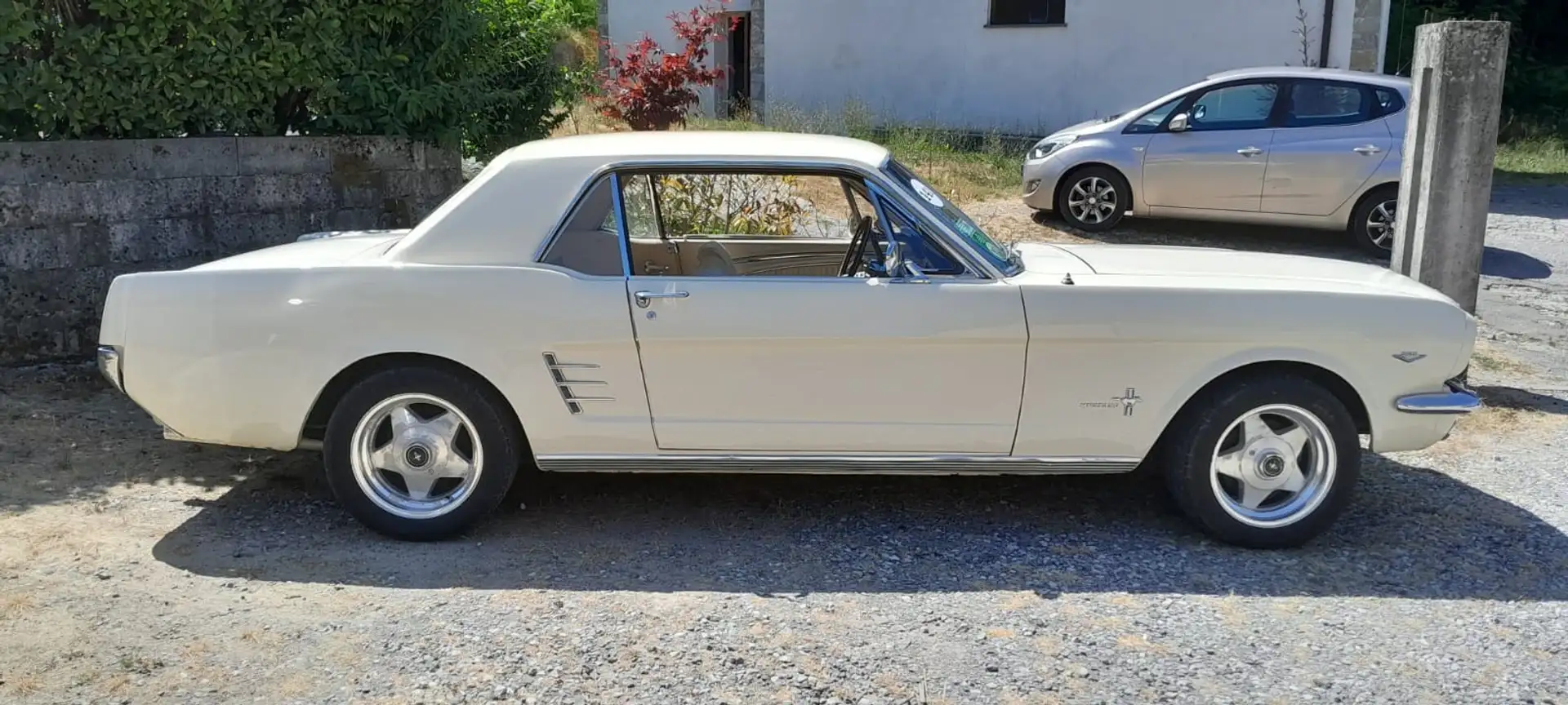 Ford Mustang - 2