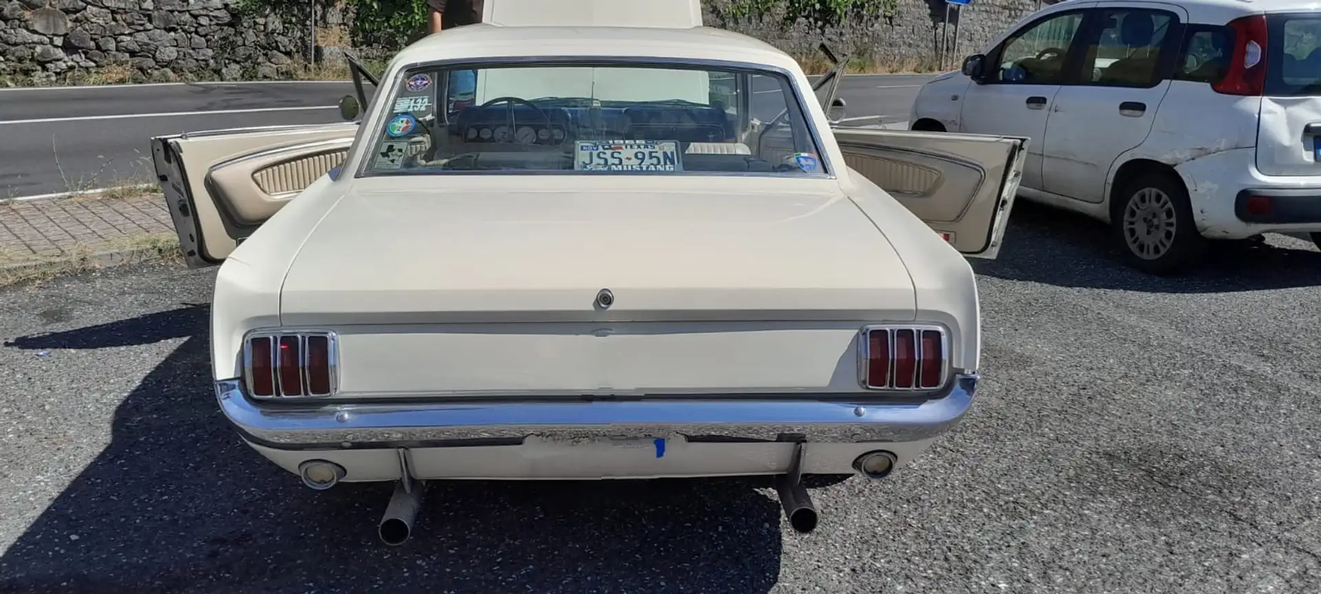 Ford Mustang - 1