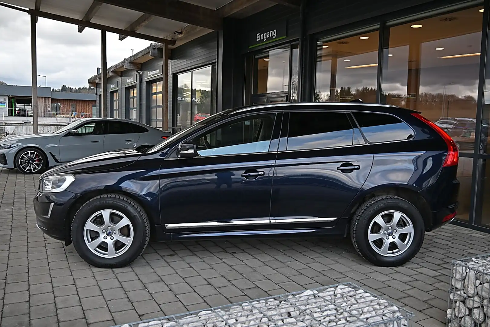 Volvo XC60 D4 Summum Geartronic AHK, Bi-Xenon, Navigation,... Blau - 2