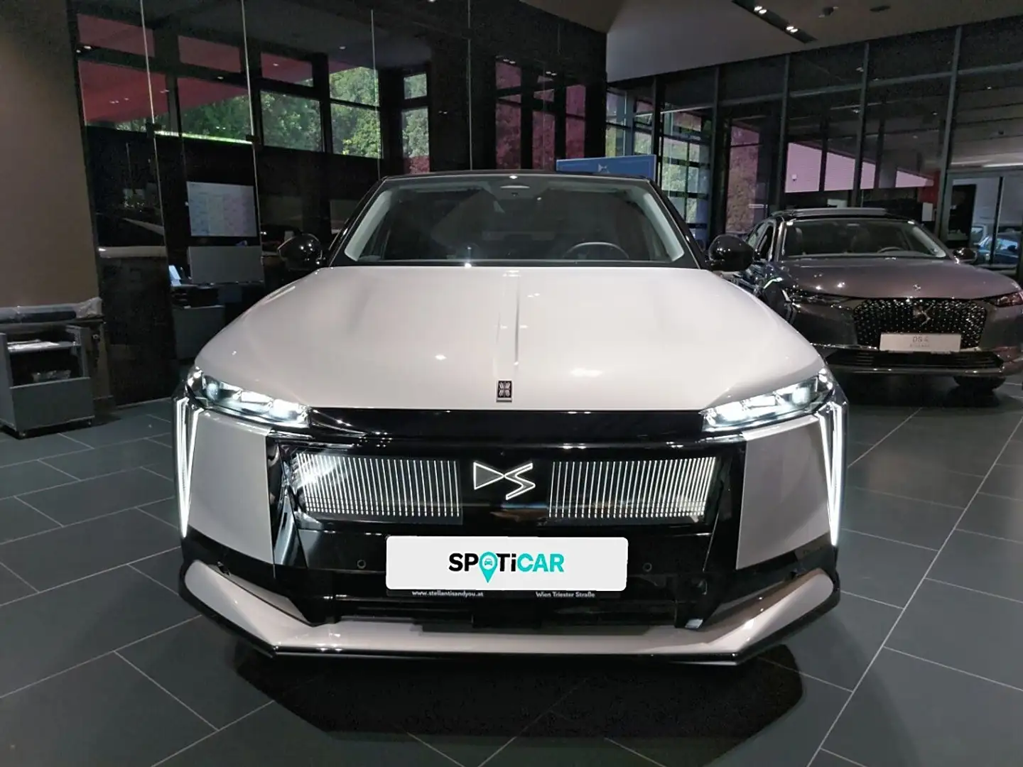 DS Automobiles N°8 DS N8 Long Range 97,2kWh AWD Etoile Aut. Silber - 2
