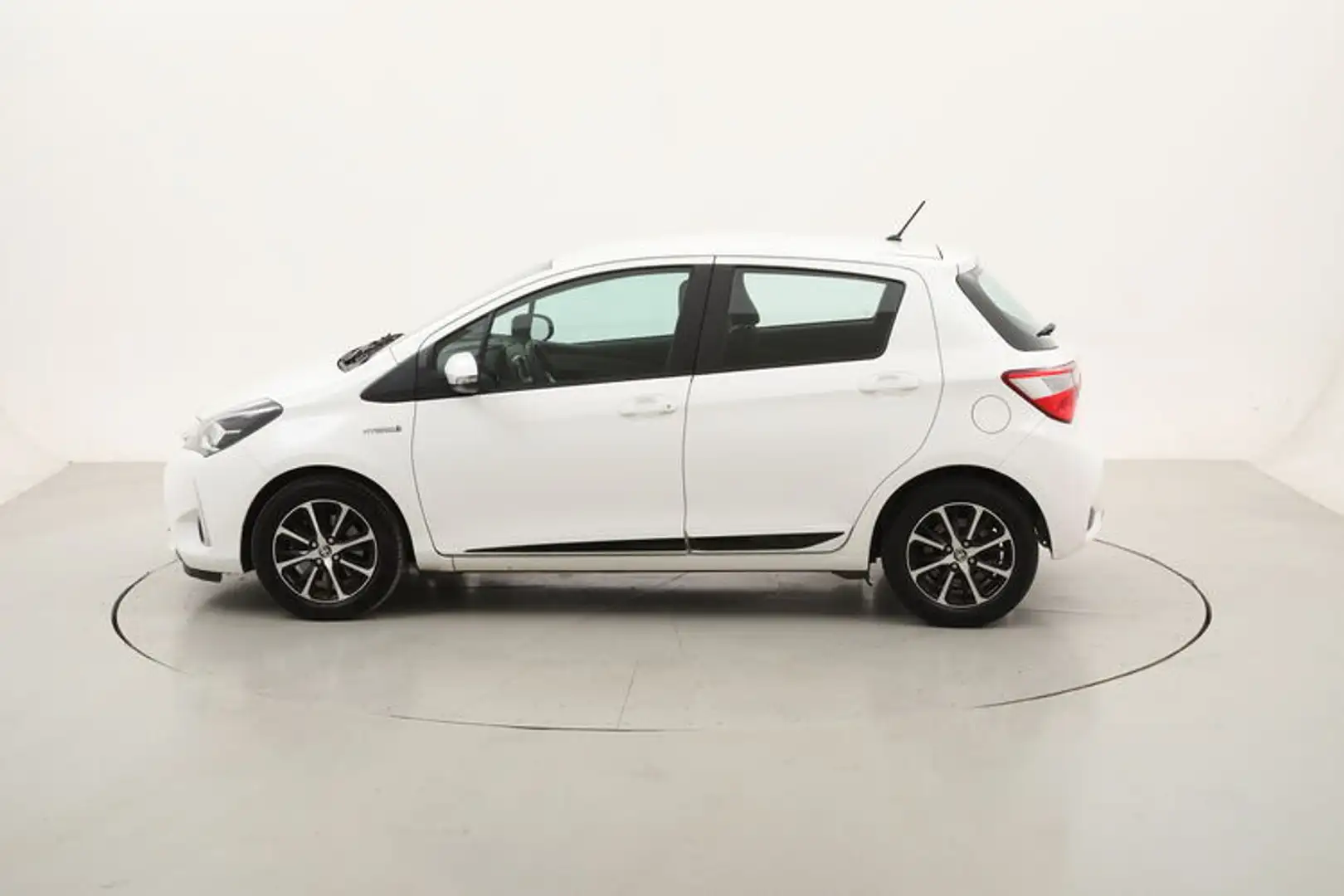 Toyota Yaris Hybrid Active 1.5 Full Hybrid 101CV Bianco - 2
